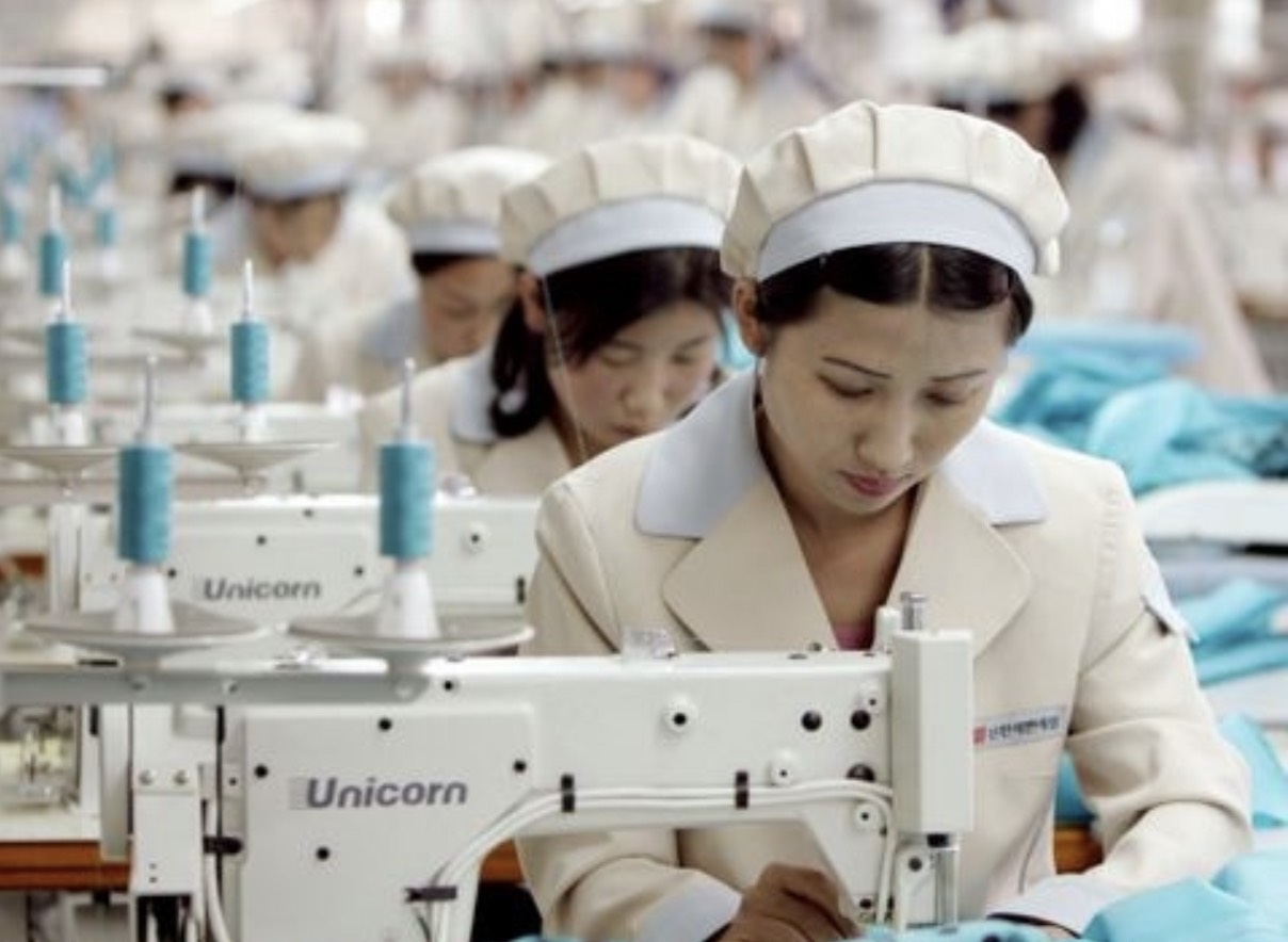 Công ty xuất khẩu lao động Thành Đô tuyển 12 nữ  đơn hàng may